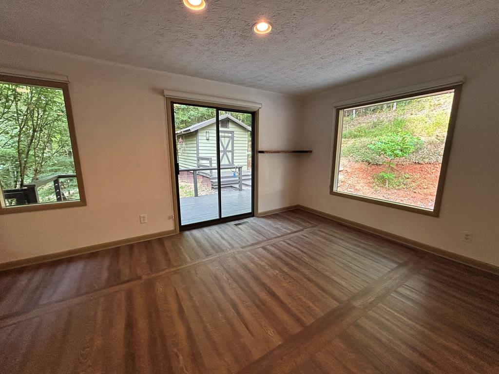 260 Flt Crk Crossing Blue Ridge, GA 30513 - Photo 47 of 64 Large Dining Rm Area w/Fixed Glass