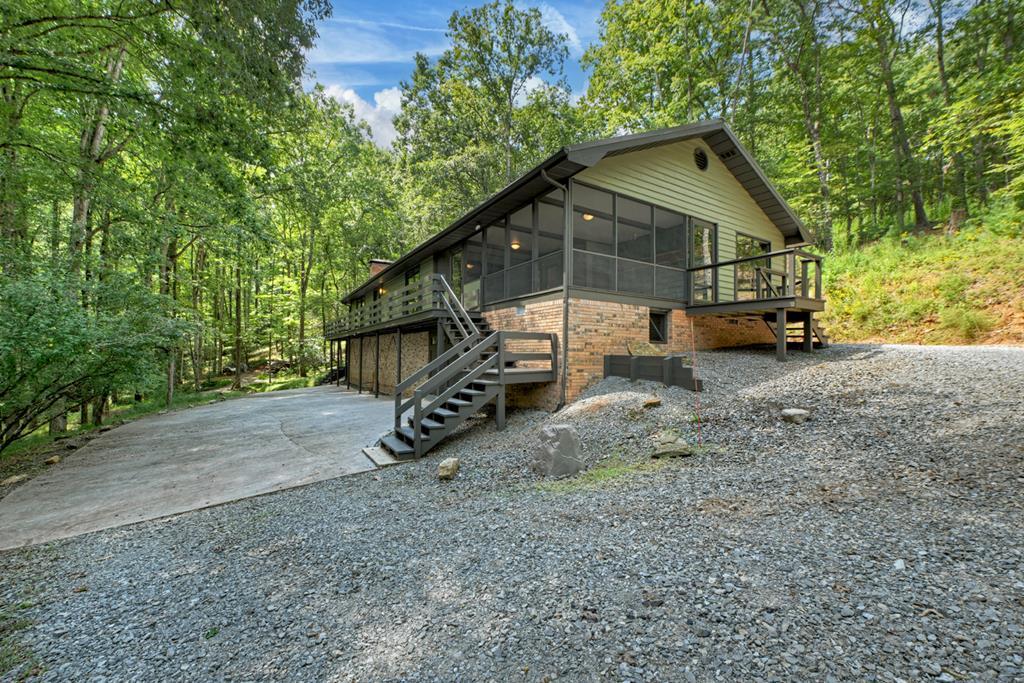 260 Flt Crk Crossing Blue Ridge, GA 30513 - Photo 5 of 64 Huge Great Rm