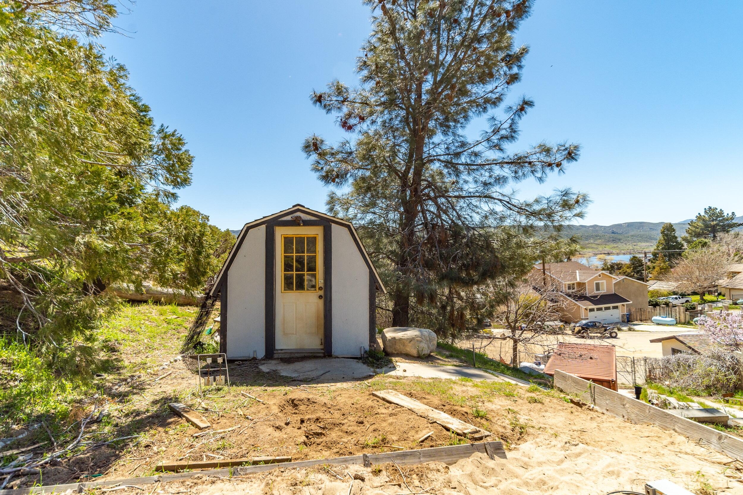 43308 Lookabout Road Lake Hughes, CA 93532 - Photo 29 of 37 Backyard Shed
