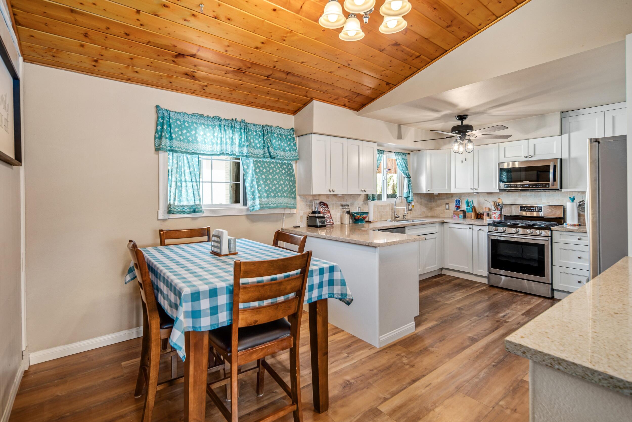 43308 Lookabout Road Lake Hughes, CA 93532 - Photo 8 of 37 Dining and Kitchen