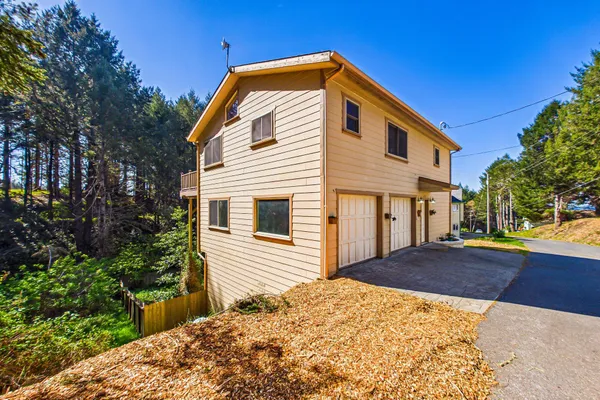 $410,000 | 950 Spring Road, Shelter Cove, CA 95589