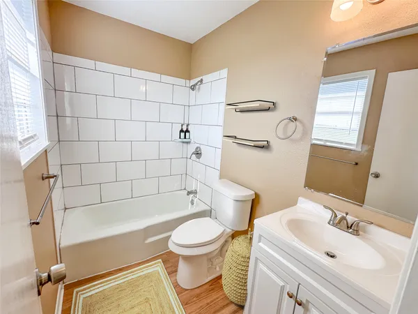 $775 | 105 Heatonville Drive, Unit 5, Huntsville, TX 77320