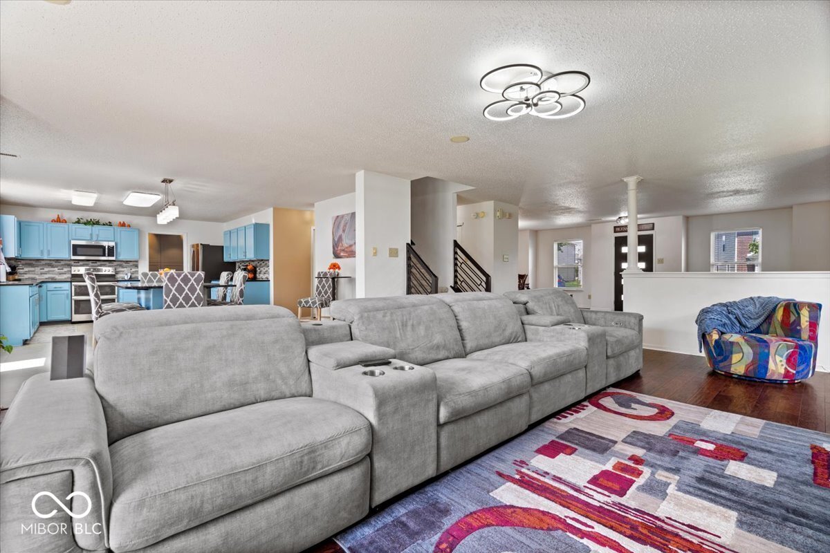 12667 Courage Crossing Fishers, IN 46037 - Photo 6 of 31
