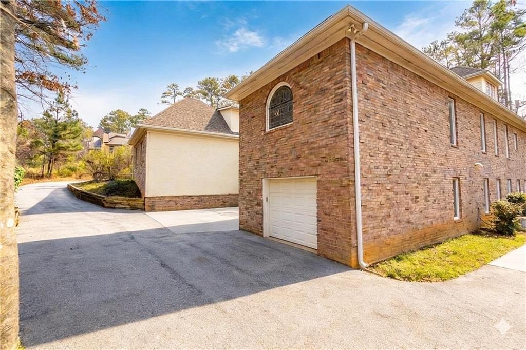 10060 Buice Road Alpharetta, GA 30022 - Photo 11 of 75