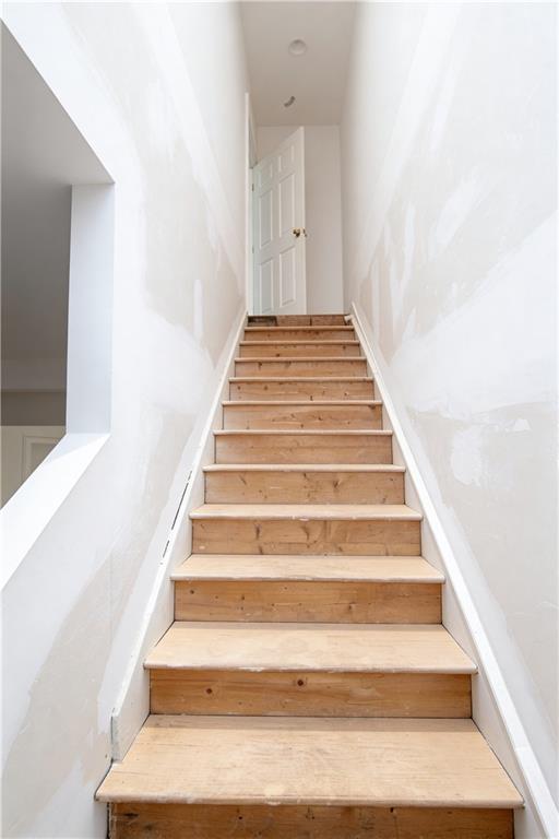 10060 Buice Road Alpharetta, GA 30022 - Photo 62 of 75 a view of entryway