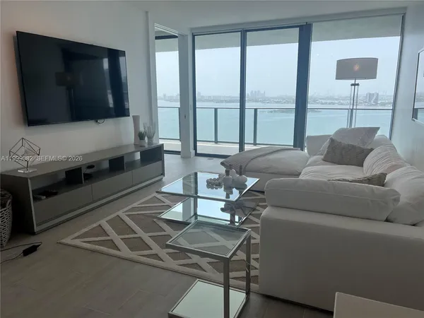 $880,000 | 650 Northeast 32nd Street, Unit 2406, Miami, FL 33137