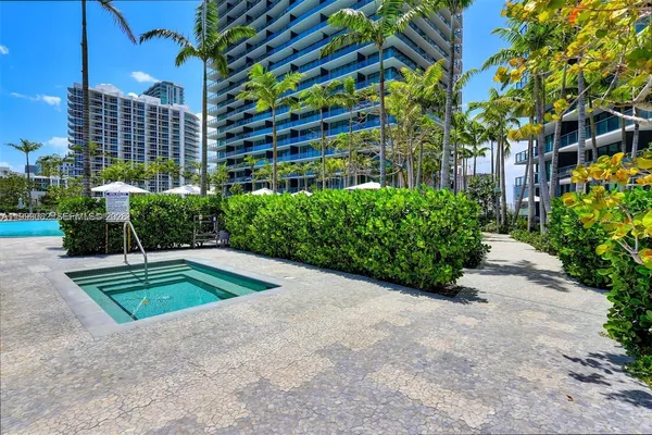 $880,000 | 650 Northeast 32nd Street, Unit 2406, Miami, FL 33137