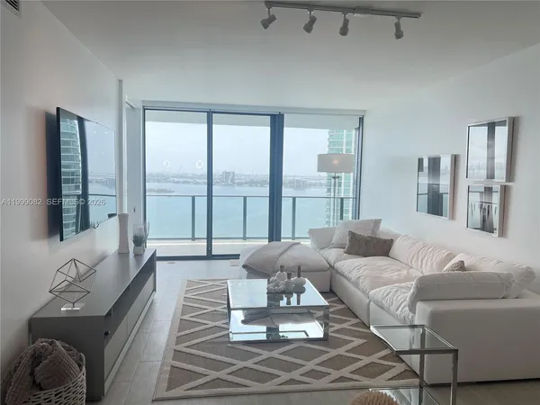 $880,000 | 650 Northeast 32nd Street, Unit 2406, Miami, FL 33137