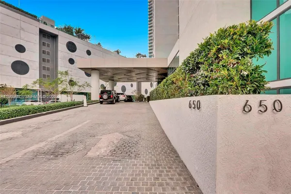 $880,000 | 650 Northeast 32nd Street, Unit 2406, Miami, FL 33137