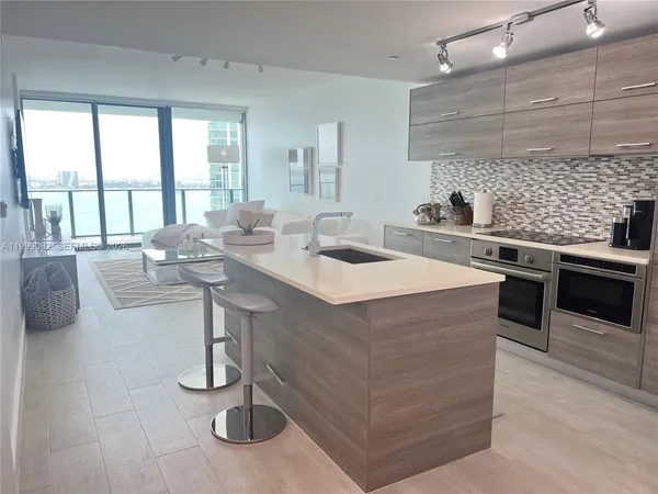 $880,000 | 650 Northeast 32nd Street, Unit 2406, Miami, FL 33137