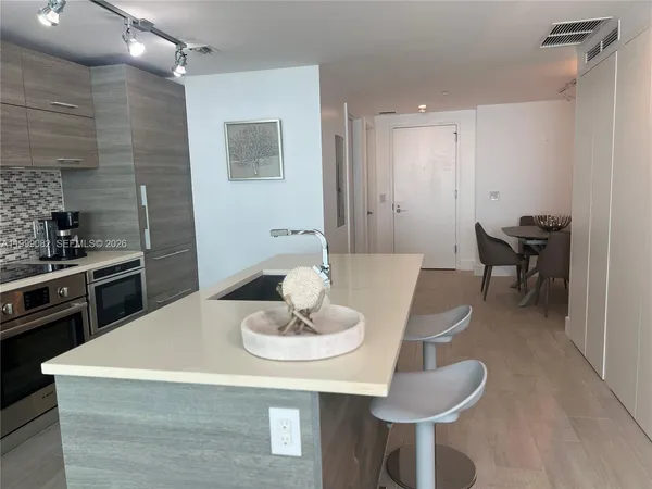 $880,000 | 650 Northeast 32nd Street, Unit 2406, Miami, FL 33137