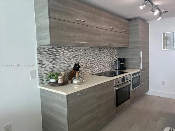 $880,000 | 650 Northeast 32nd Street, Unit 2406, Miami, FL 33137