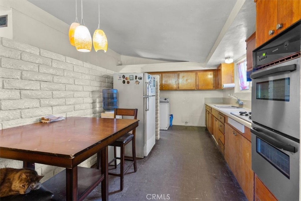 1768 Wright Street Pomona, CA 91766 - Photo 15 of 31 Kitchen