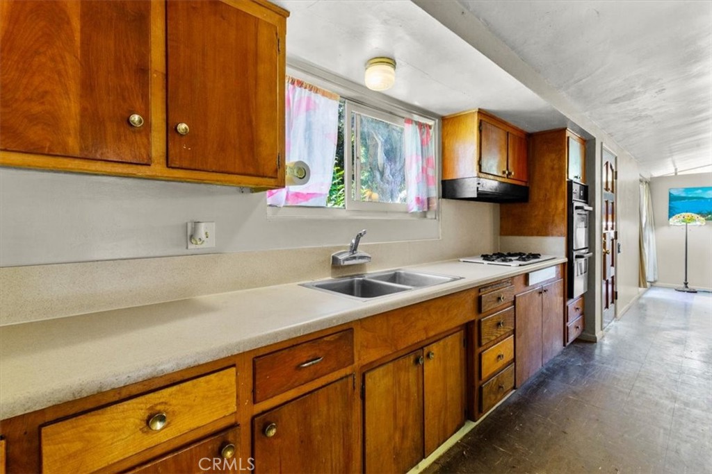 1768 Wright Street Pomona, CA 91766 - Photo 16 of 31 Kitchen cabinets