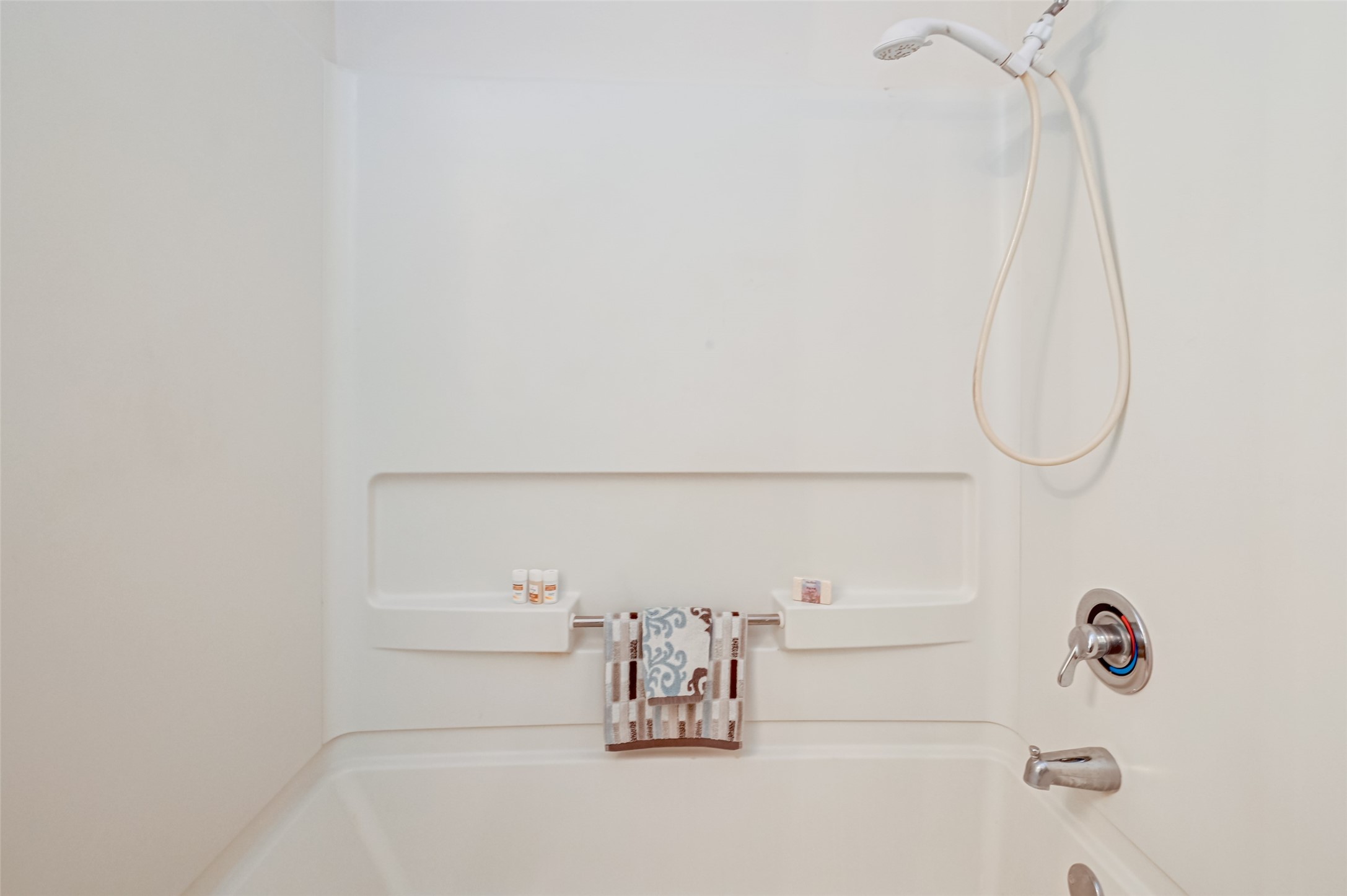 4830 Comal River Loop Spring, TX 77386 - Photo 24 of 43 a bathroom with a bathtub