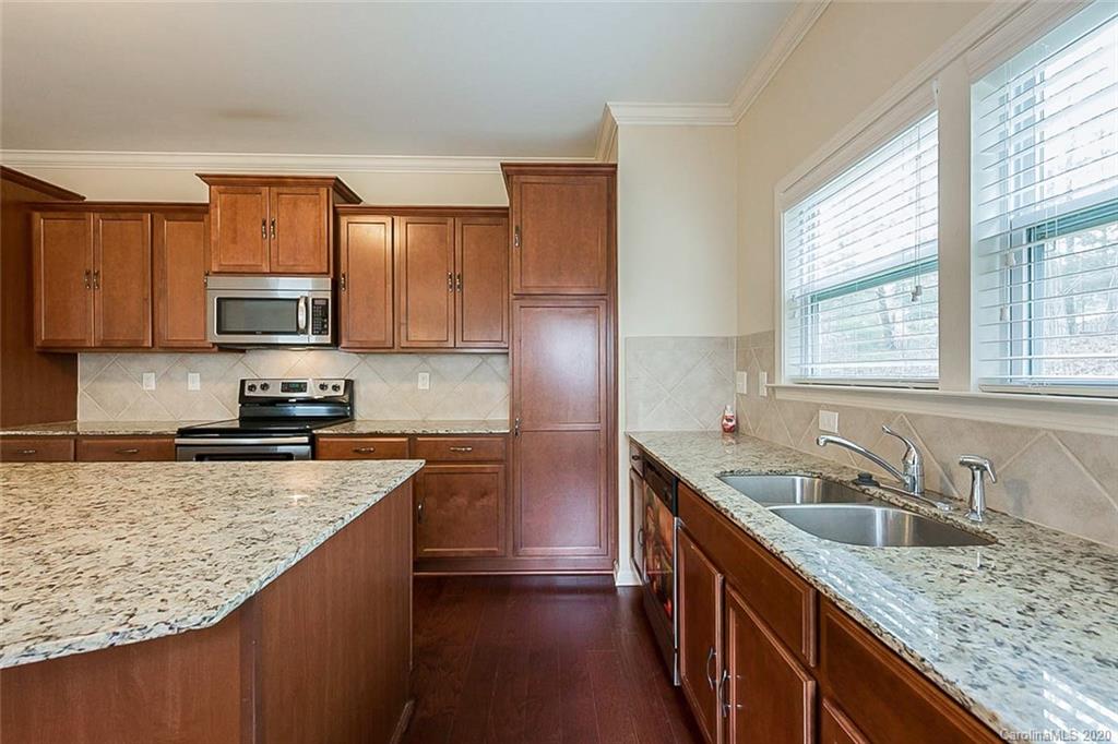8423 Lustre Road Charlotte, NC 28215 - Photo 8 of 17 Gallery Image 8