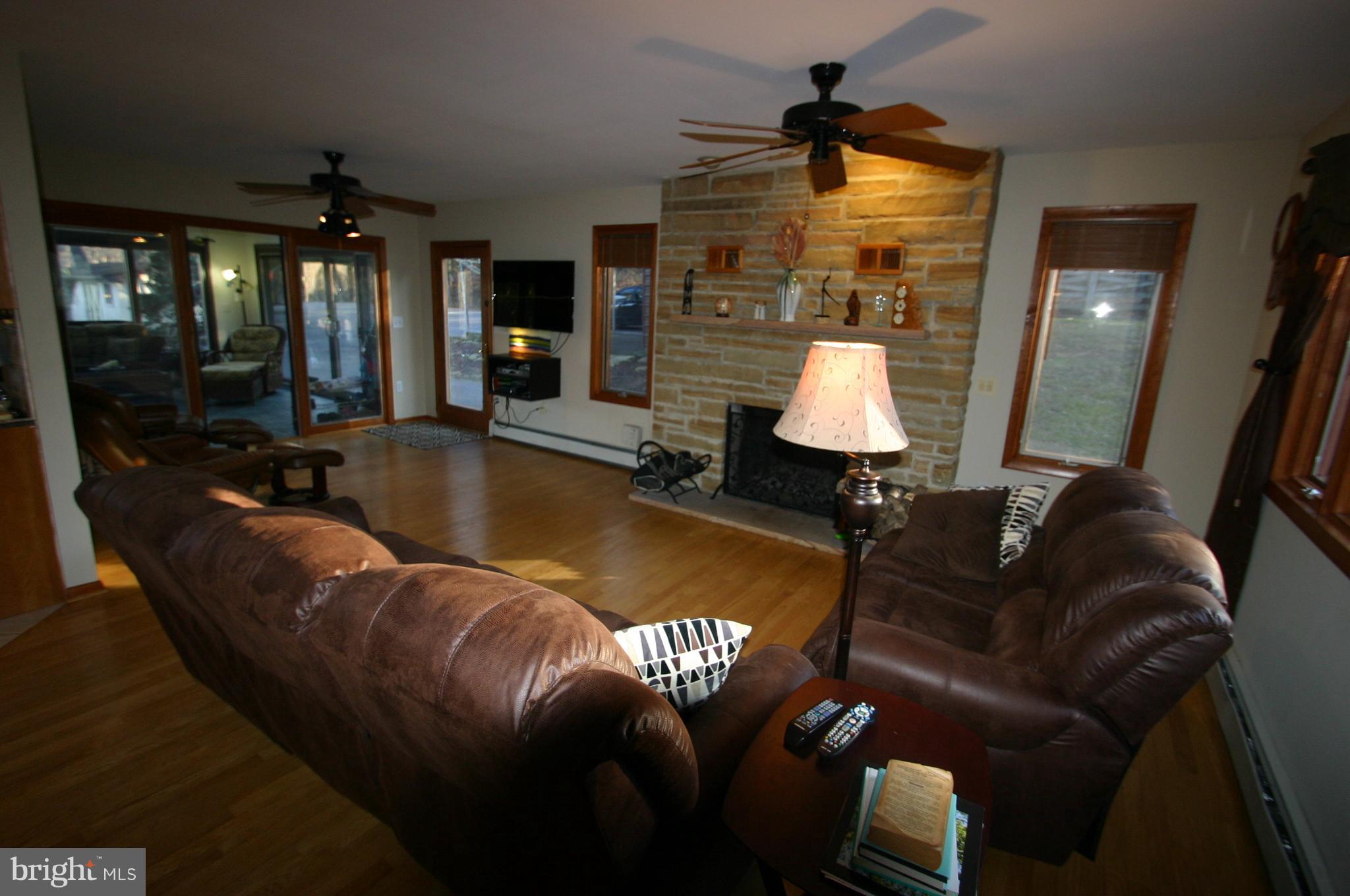 19225 Chandlee Mill Road Sandy Spring, MD 20860 - Photo 8 of 30 Living Room