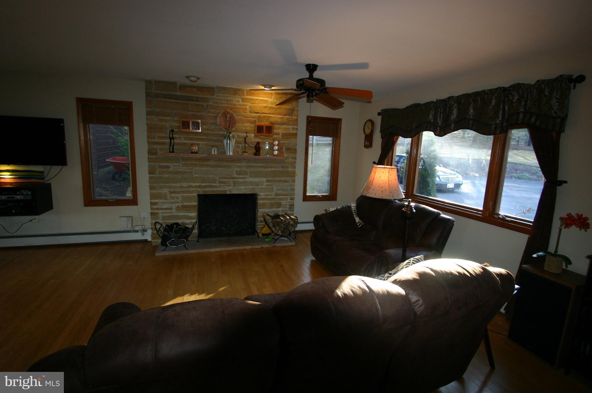 19225 Chandlee Mill Road Sandy Spring, MD 20860 - Photo 9 of 30 Living Room