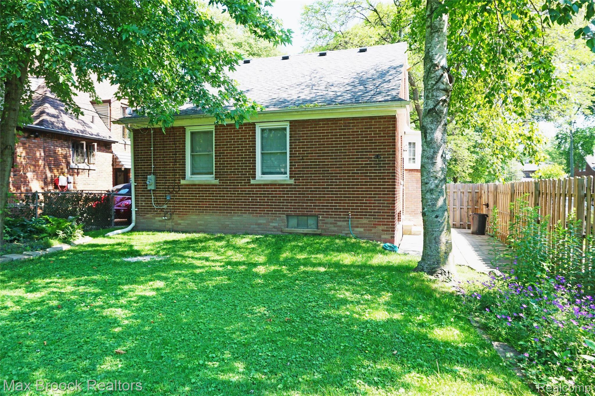 451 Cloverly Road Grosse Pointe, MI 48236 - Photo 29 of 31 Gorgeous Landscaping in the backyard