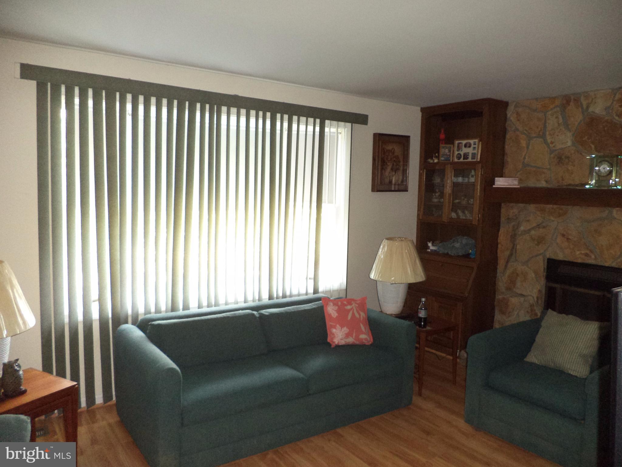 15962 Dorset Road Laurel, MD 20707 - Photo 3 of 18 Living Room