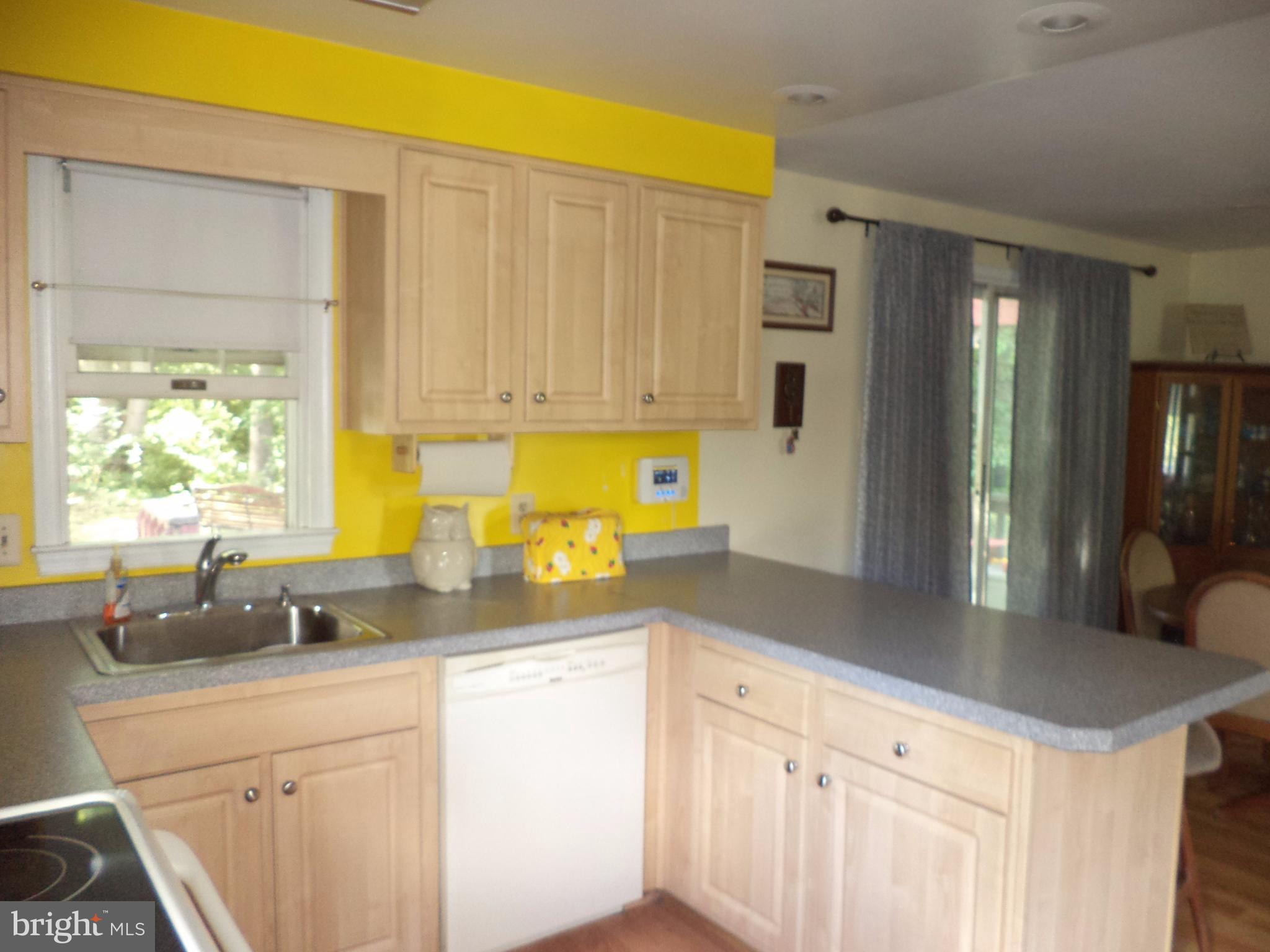 15962 Dorset Road Laurel, MD 20707 - Photo 6 of 18 Kitchen