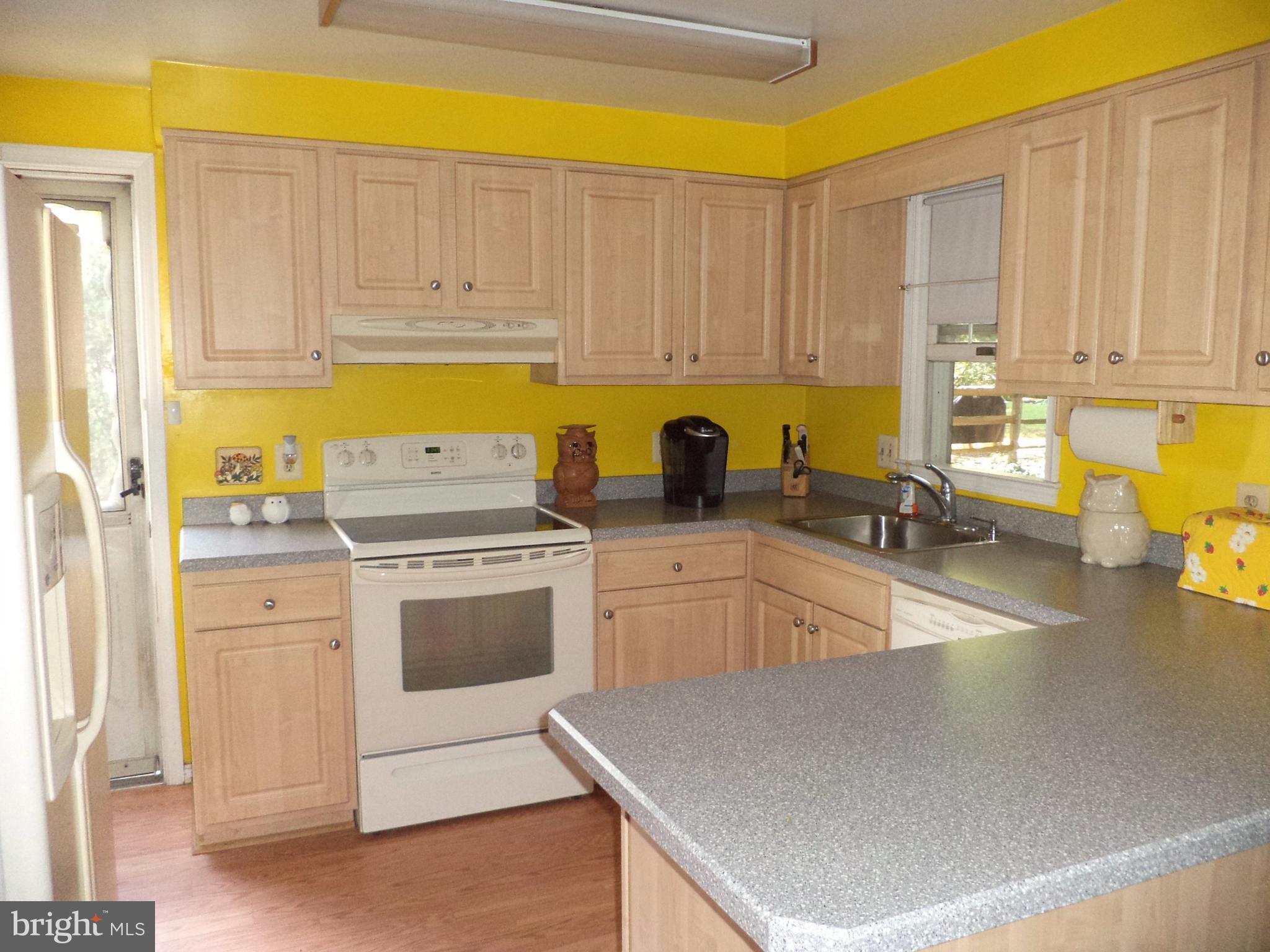 15962 Dorset Road Laurel, MD 20707 - Photo 7 of 18 Kitchen