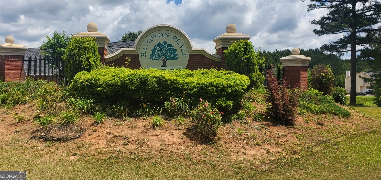 136 Harrison Place Hampton, GA 30228 - Photo 2 of 2 a view of a garden with plants