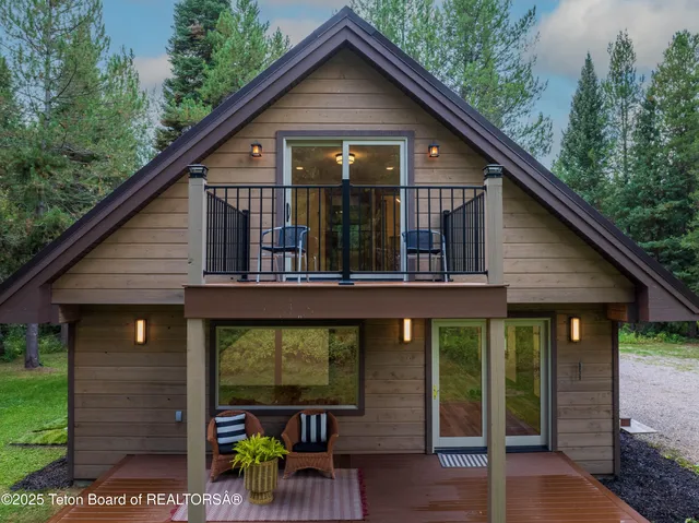 $1,050,000 | 285 Spruce Street, Alpine, WY 83128