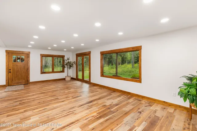 $1,050,000 | 285 Spruce Street, Alpine, WY 83128