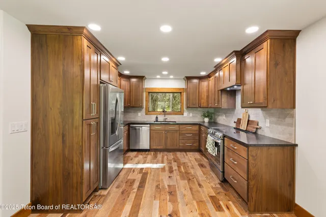 $1,050,000 | 285 Spruce Street, Alpine, WY 83128