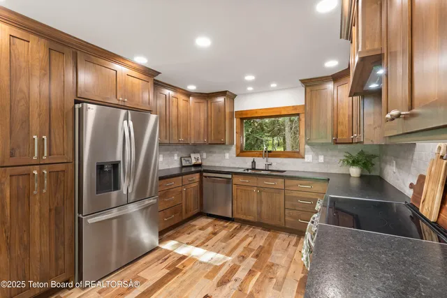 $1,050,000 | 285 Spruce Street, Alpine, WY 83128