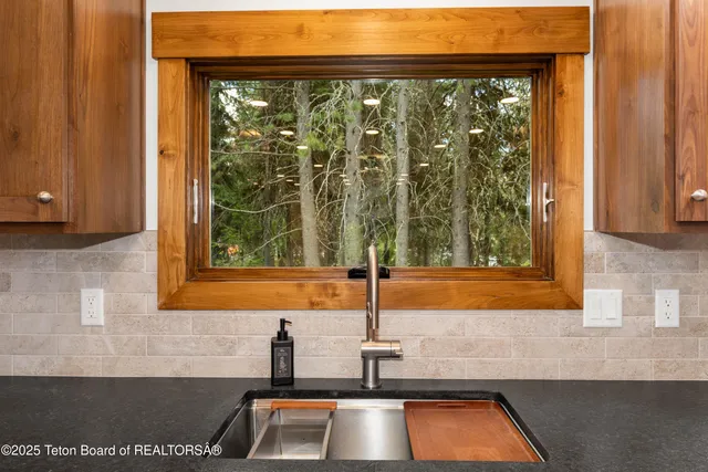 $1,050,000 | 285 Spruce Street, Alpine, WY 83128