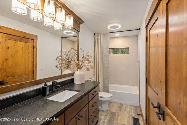 $1,050,000 | 285 Spruce Street, Alpine, WY 83128