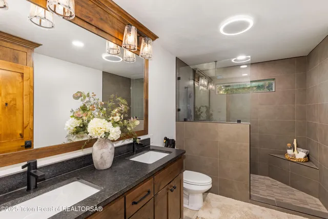 $1,050,000 | 285 Spruce Street, Alpine, WY 83128