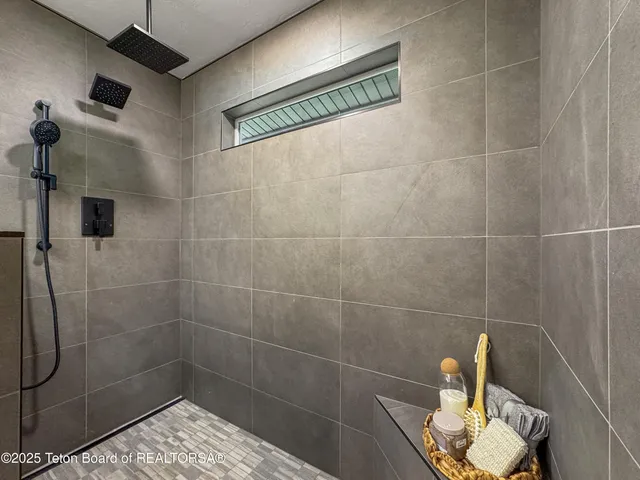 $1,050,000 | 285 Spruce Street, Alpine, WY 83128