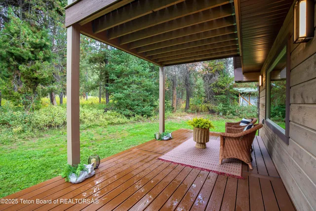 $1,050,000 | 285 Spruce Street, Alpine, WY 83128