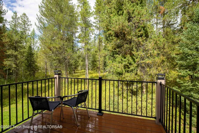 $1,050,000 | 285 Spruce Street, Alpine, WY 83128