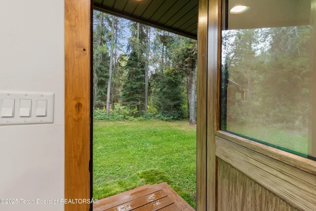 $1,050,000 | 285 Spruce Street, Alpine, WY 83128