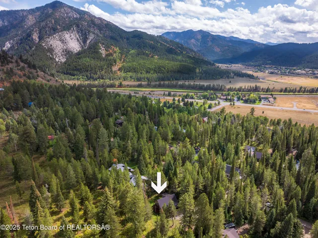 $1,050,000 | 285 Spruce Street, Alpine, WY 83128