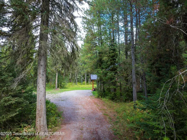 $1,050,000 | 285 Spruce Street, Alpine, WY 83128