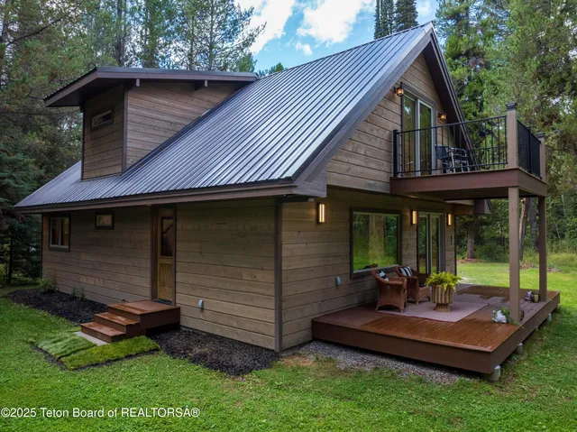 $1,050,000 | 285 Spruce Street, Alpine, WY 83128