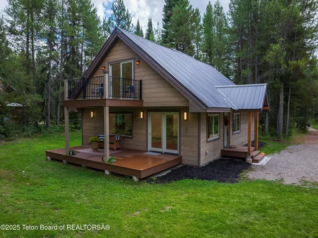 $1,050,000 | 285 Spruce Street, Alpine, WY 83128