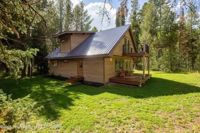 $1,050,000 | 285 Spruce Street, Alpine, WY 83128