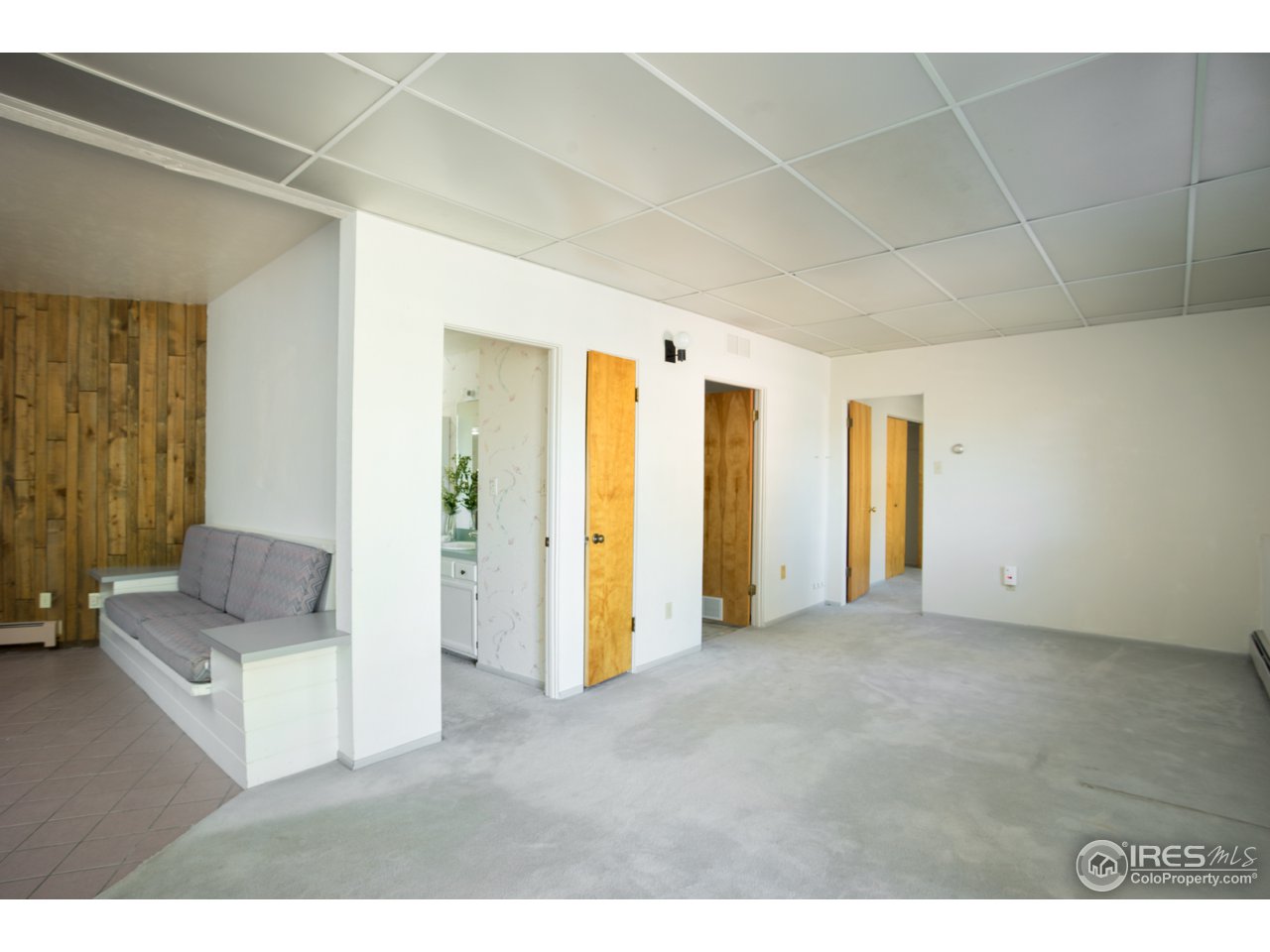 1755 View Point Road Boulder, CO 80305 - Photo 40 of 40 a view of an empty room with a window
