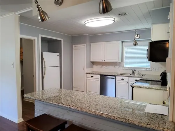 $1,700 | 309 Robin Hood Drive, Covington, LA 70433