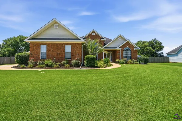 $298,000 | 128 Spring Chase Circle, Kathleen, GA 31047