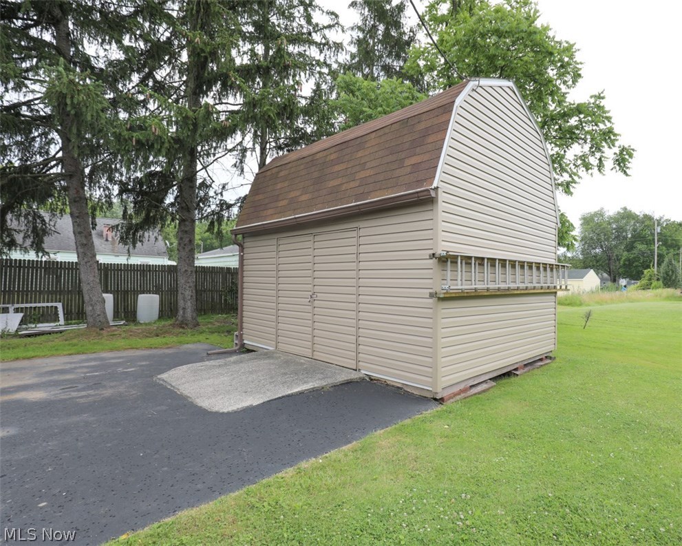 6090 Rennells Avenue Hubbard, OH 44425 - Photo 12 of 14 Gallery Image 12