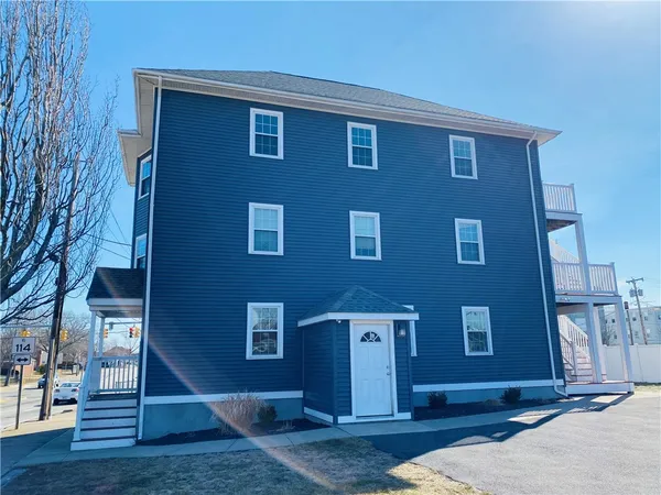 $2,100 | 131 Beverage Hill Avenue, Pawtucket, RI 02860