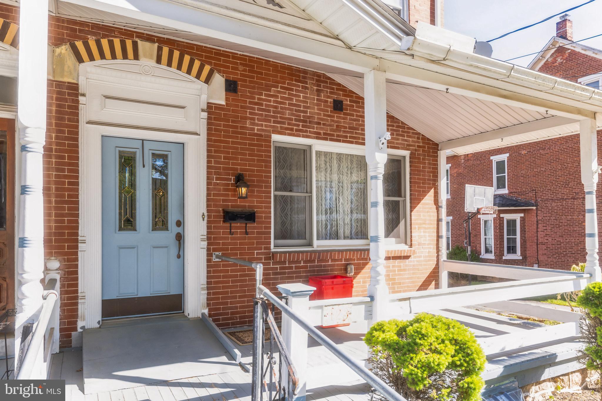 423 Broad Street Spring City, PA 19475 - Photo 2 of 26 Front Porch