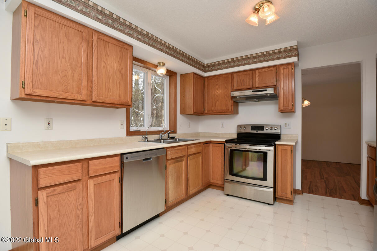 2016 Barrett Road Ballston Spa, NY 12020 - Photo 5 of 43 eat-in kitchen